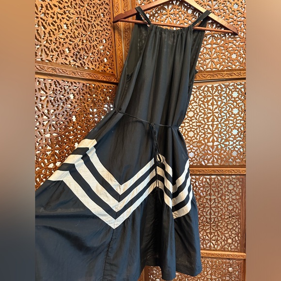 🚺 GAP silk blend black halter dress with cream chevron pattern - Picture 2 of 13